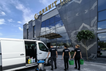 freepik__make-a-foto-where-my-cleaning-company-swan-their-e__82208